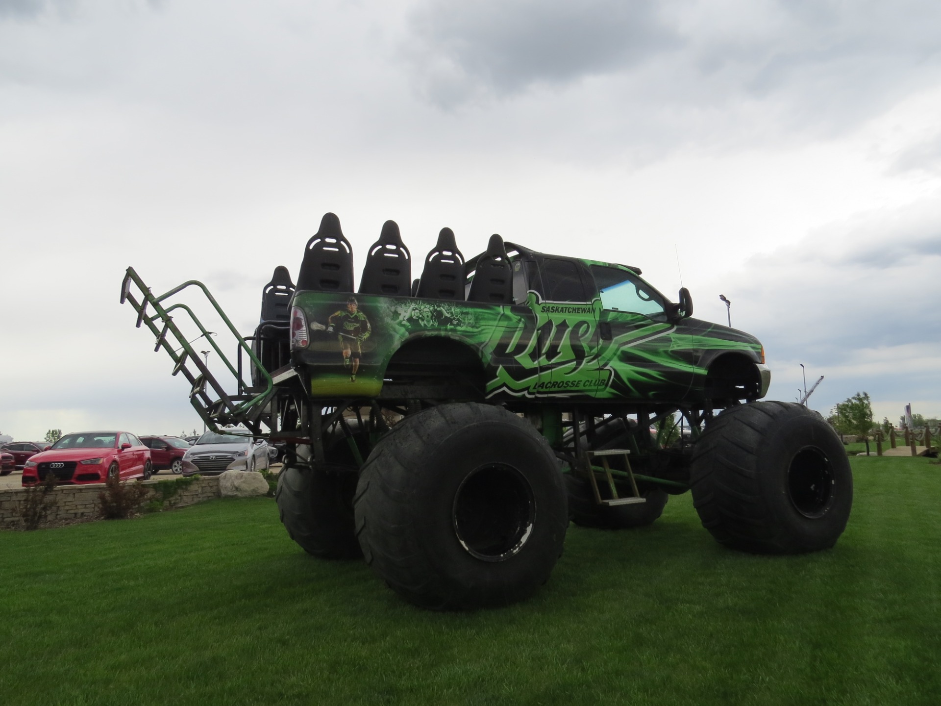 used 2000 Ford Monster Truck car