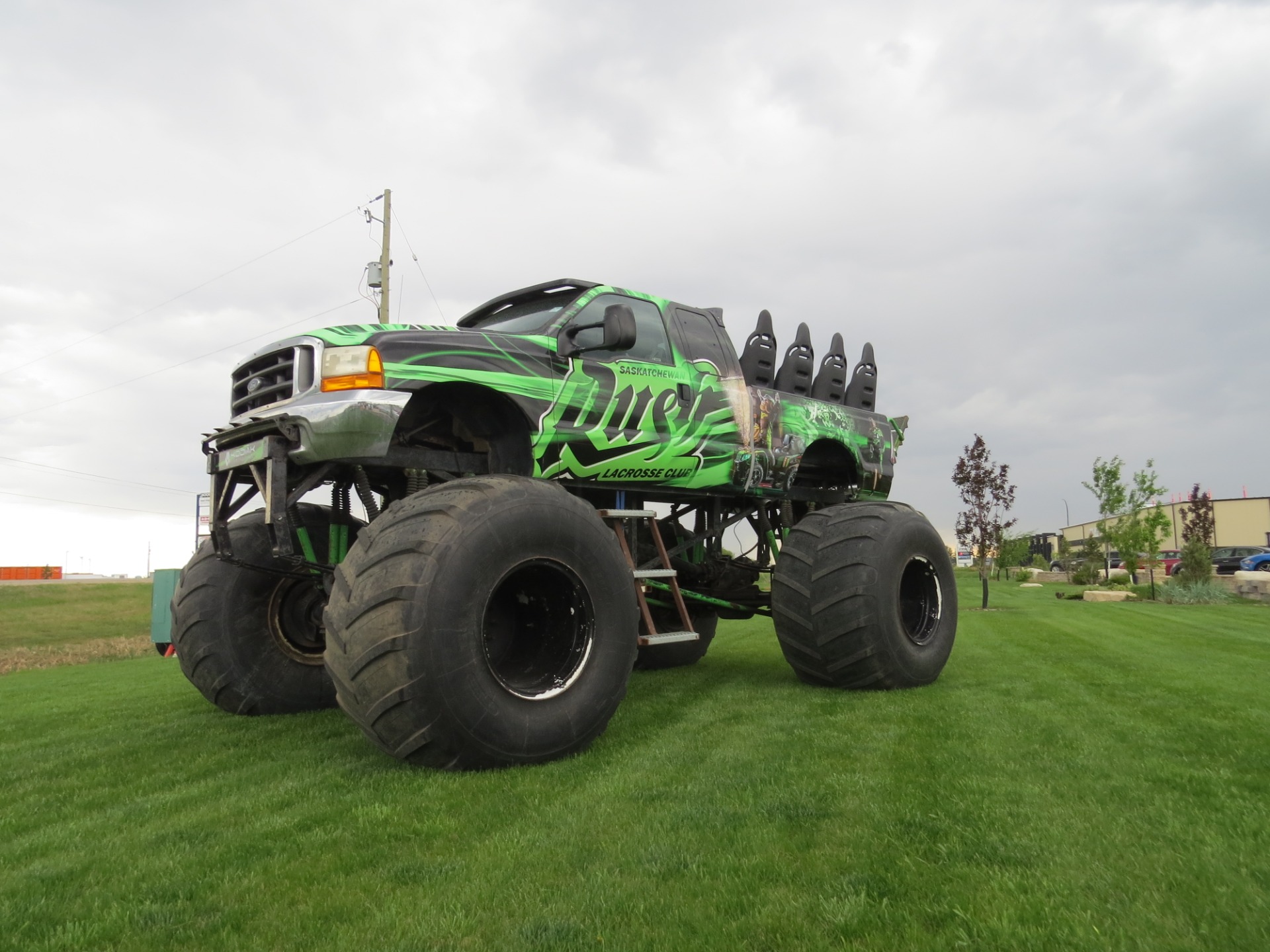 used 2000 Ford Monster Truck car