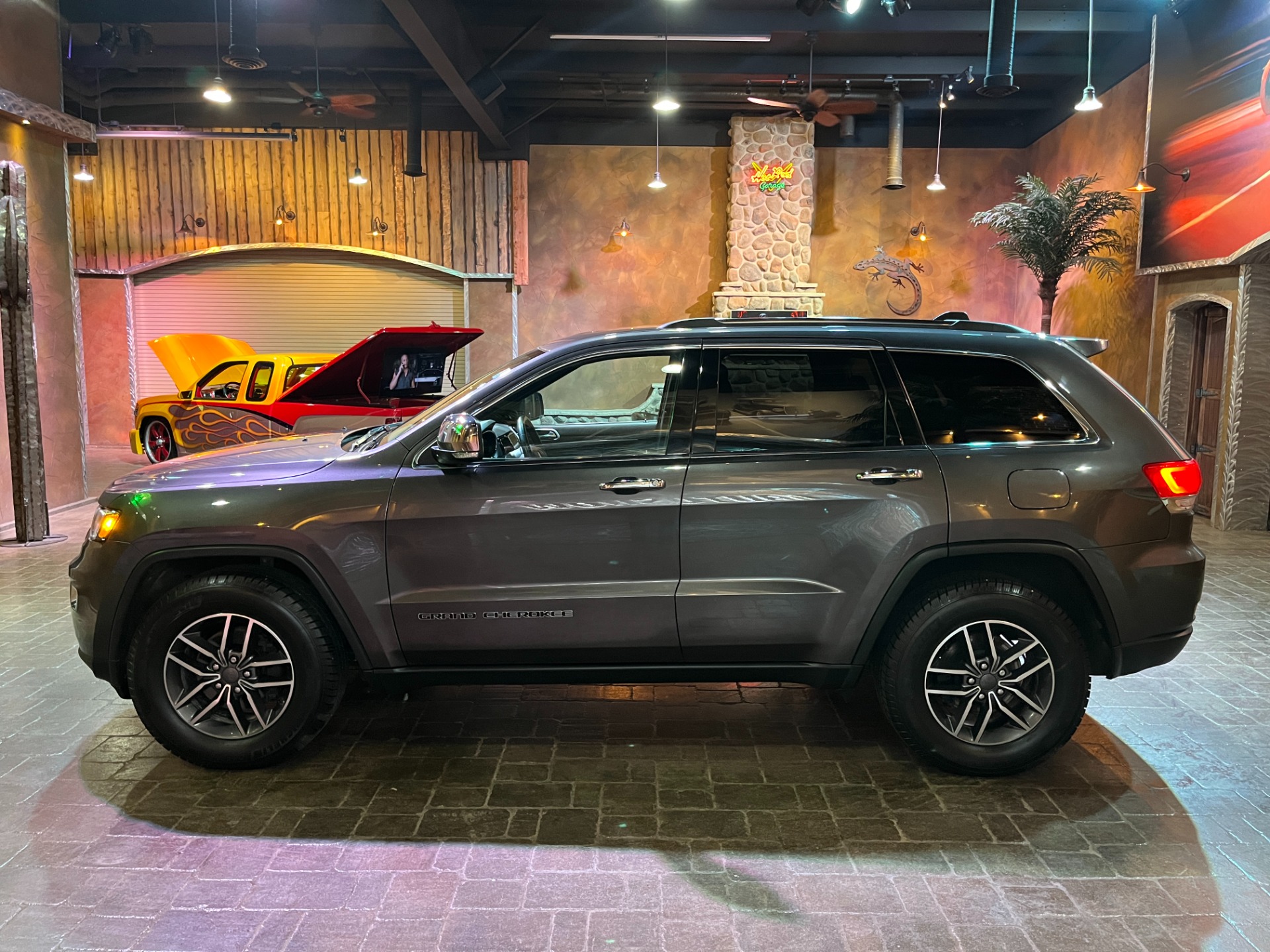 used 2019 Jeep Grand Cherokee car, priced at $30,800